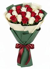 Букет Микс из красных и белых роз в Базарный Сызган