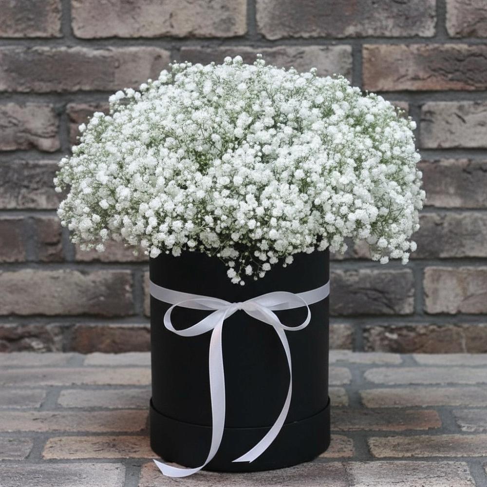 Цветочная композиция из Гипсофила в шляпной коробке в Базарный Сызган