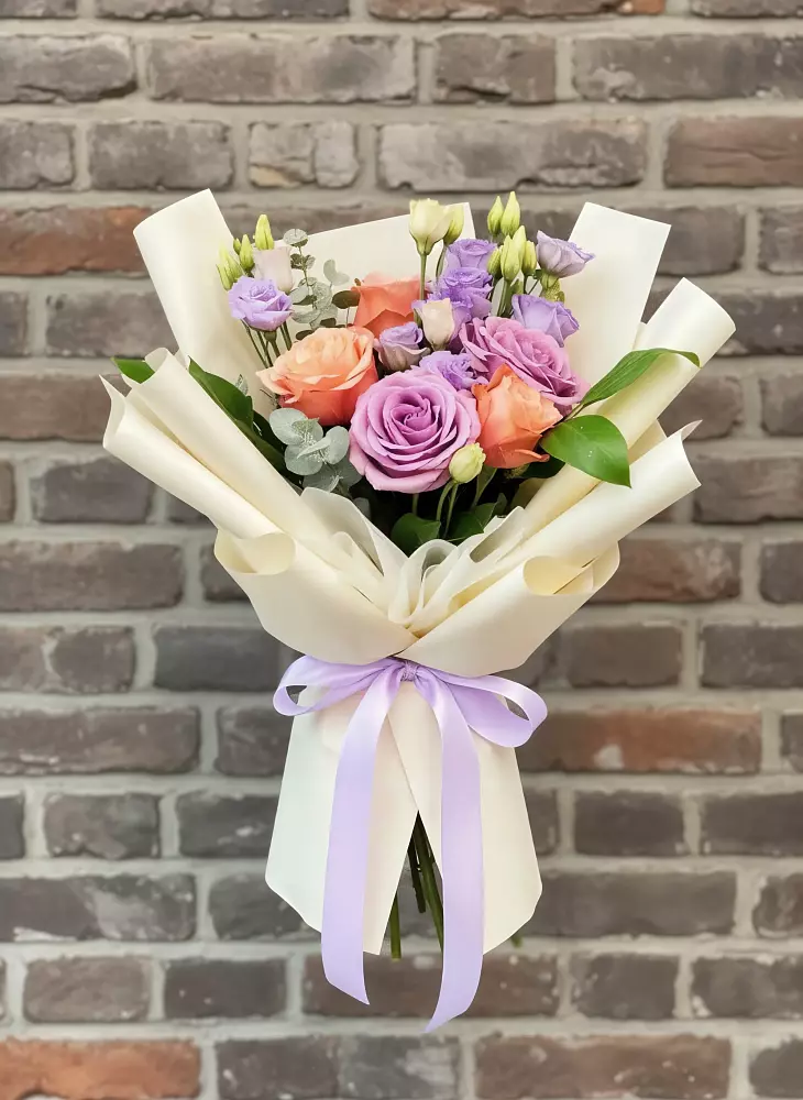 Букет цветов из: Лизиантусы и Розы в Базарный Сызган