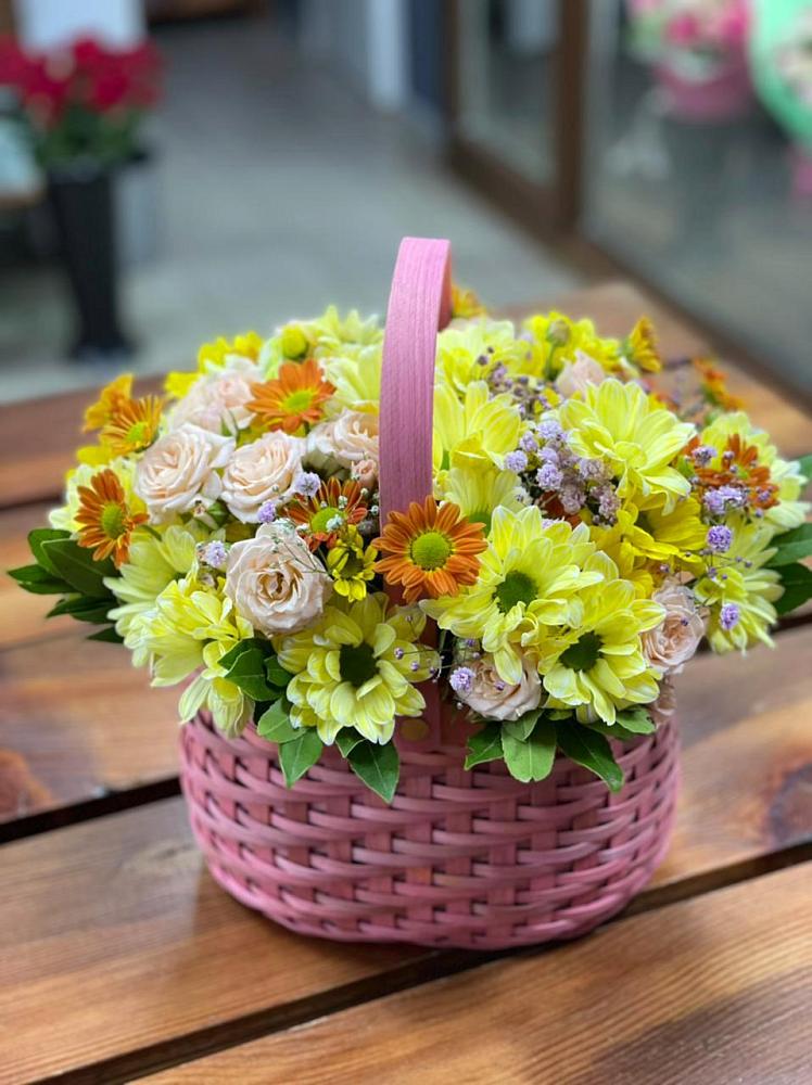 Цветочная композиция из Хризантемы и Розы в корзине в Базарный Сызган