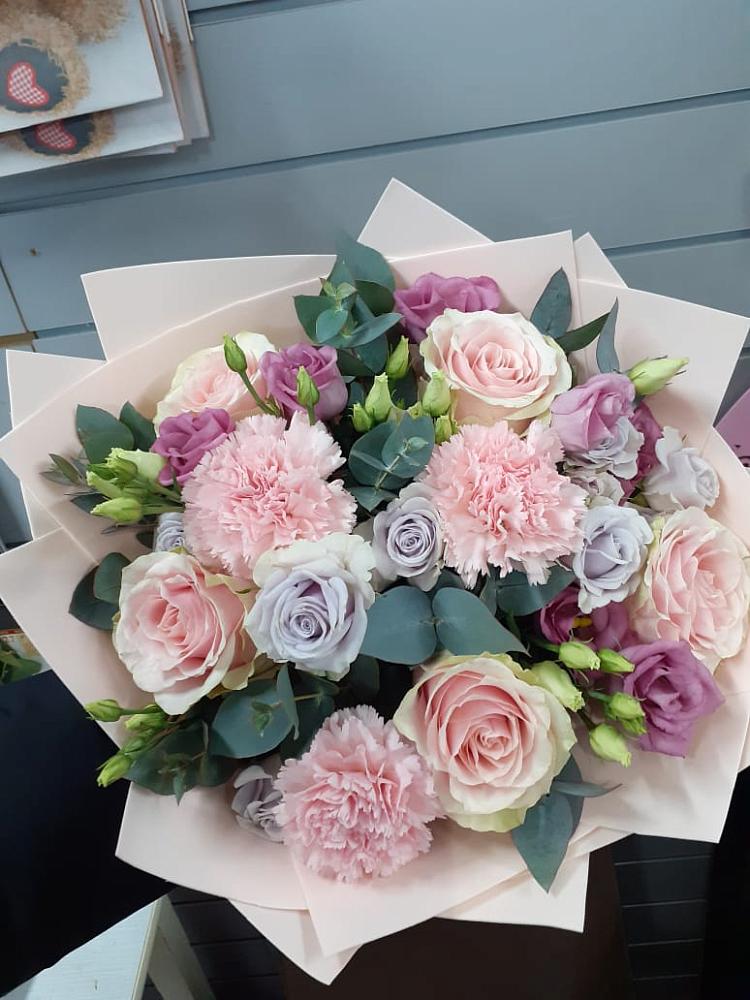 Букет цветов из: Розы, Гвоздики и Лизиантусы в Базарный Сызган