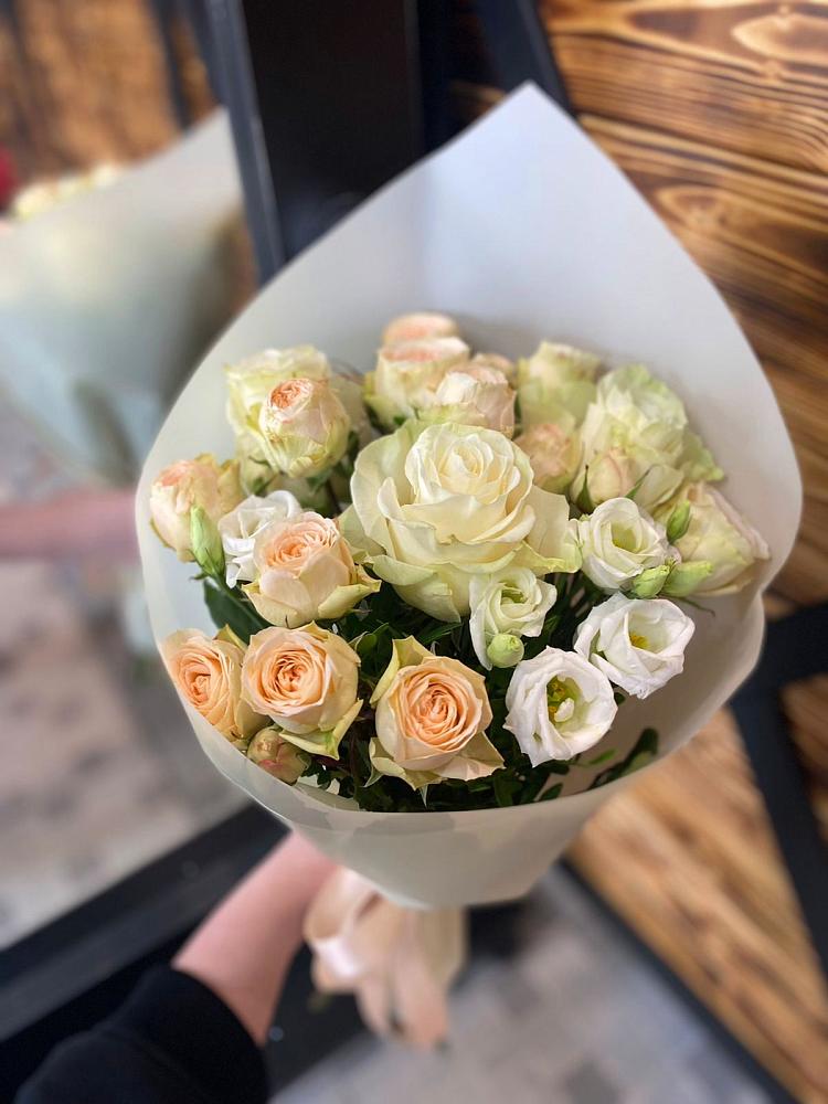 Букет цветов из: Розы и Лизиантусы в Базарный Сызган